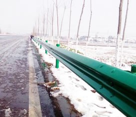 乌兰公路护栏板